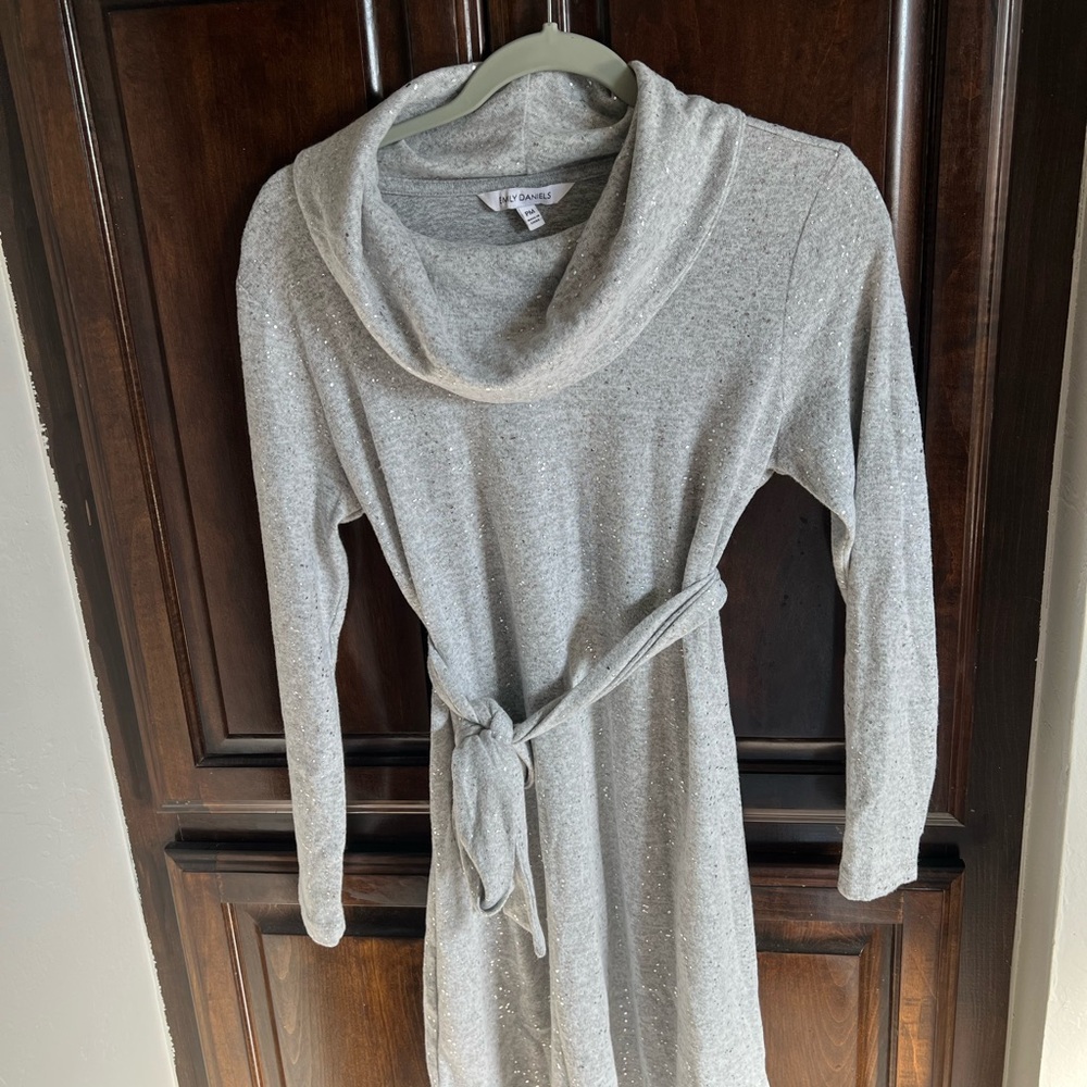 Emily Daniels Gray Knit Sweater Dress Women's
Petite Medium Cowl Neck
Sparkle